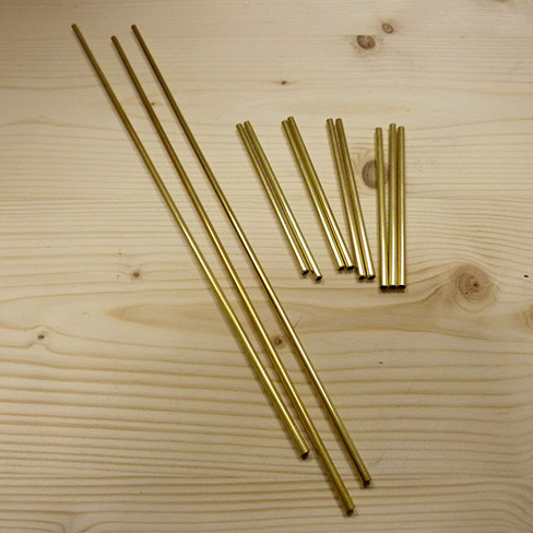 DIY suspension pour plantes en tubes en laiton style Himmeli : Etape 1 DIY suspension pour plantes en tubes en laiton style Himmeli : Etape 1