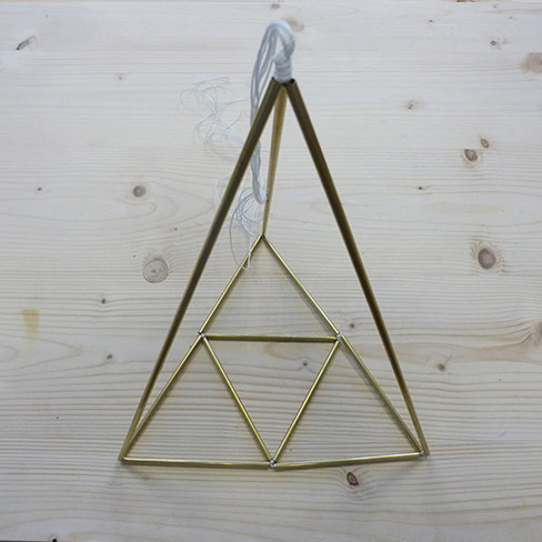 DIY suspension pour plantes en tubes en laiton style Himmeli : Etape 9 DIY suspension pour plantes en tubes en laiton style Himmeli : Etape 9