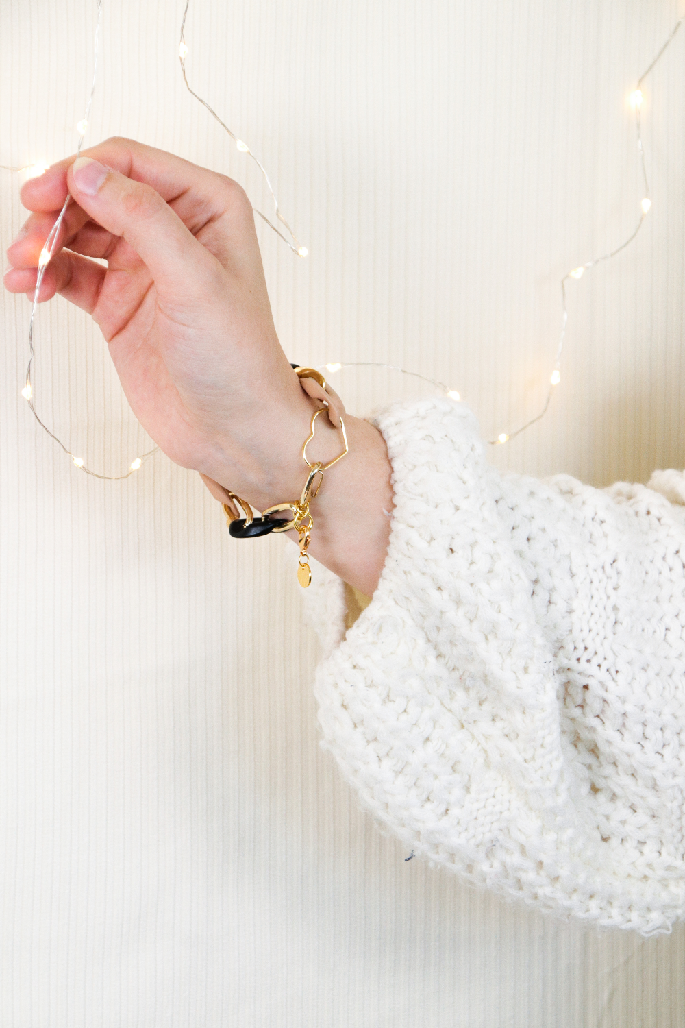 Schéma DIY Bracelet tendance gros maillons acrylique, chaîne métal et fermoir coeur Schéma DIY Bracelet tendance gros maillons acrylique, chaîne métal et fermoir coeur