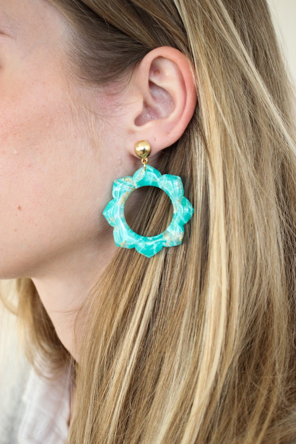 Schéma Boucles d'oreilles forme mandala et effet pierre en pâte polymère Schéma Boucles d'oreilles forme mandala et effet pierre en pâte polymère