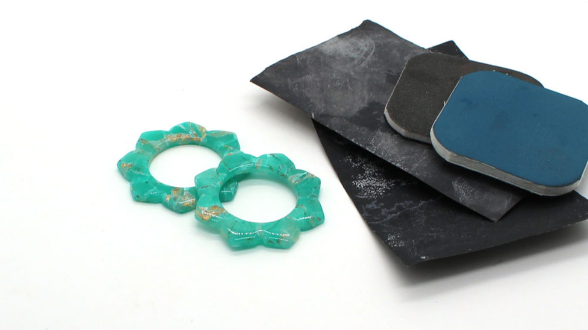 Boucles d'oreilles forme mandala et effet pierre en pâte polymère : Etape 10 Boucles d'oreilles forme mandala et effet pierre en pâte polymère : Etape 10