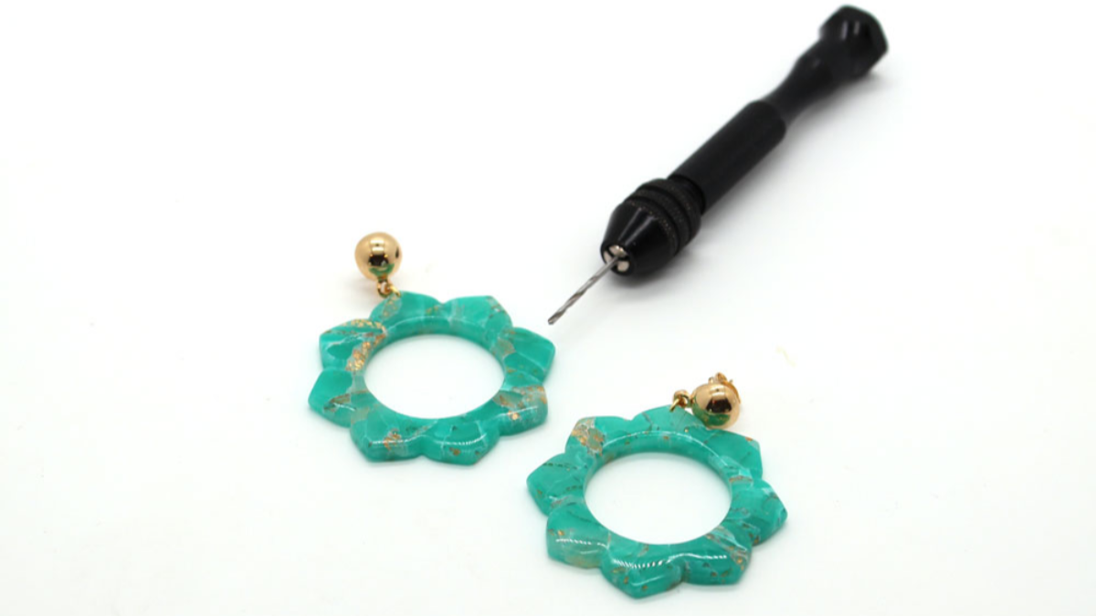 Boucles d'oreilles forme mandala et effet pierre en pâte polymère : Etape 11 Boucles d'oreilles forme mandala et effet pierre en pâte polymère : Etape 11