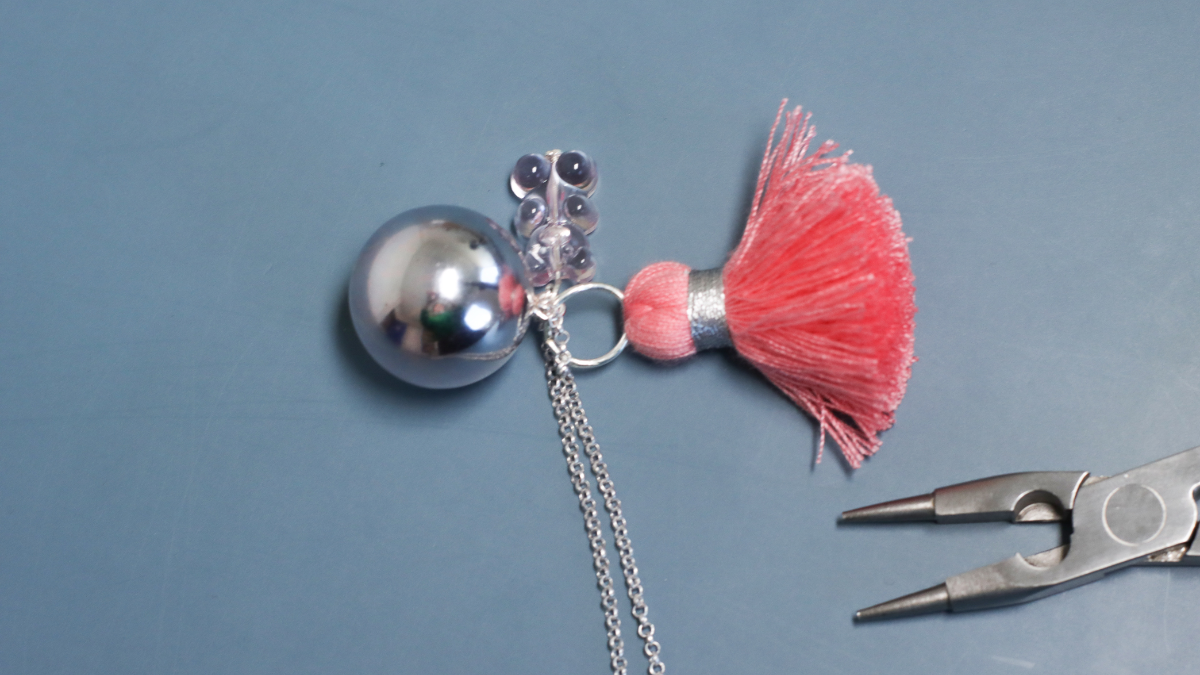 DIY Bola de grossesse tendance avec gros maillons et ourson : Etape 5 DIY Bola de grossesse tendance avec gros maillons et ourson : Etape 5