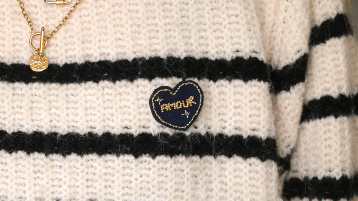 Tuto Broche en perles broderie mot AMOUR