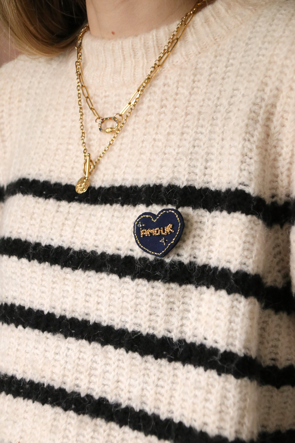 Schéma Tuto Broche en perles broderie mot AMOUR