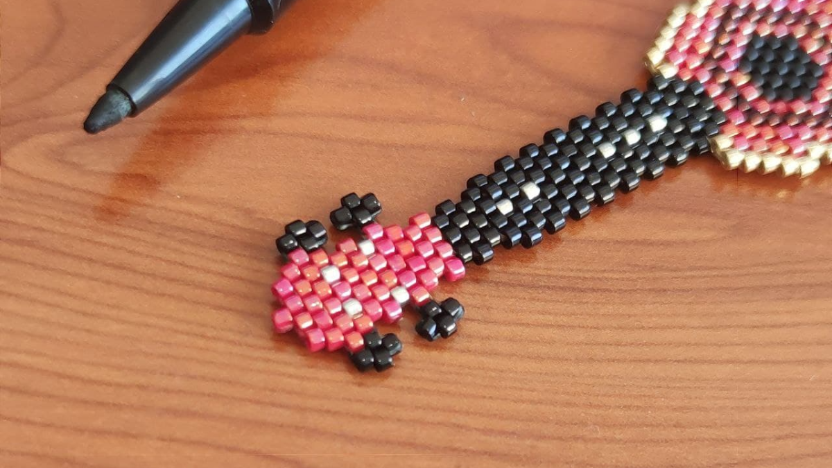 Tissage instrument de musique Ukulélé en perles Miyuki Delicas : Etape 3