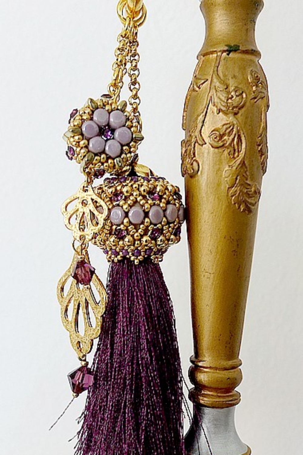 Schéma Bijoux 3 en 1 avec perles perlées Léa et Lucie et support en bois Jeff et Jack par Puca Schéma Bijoux 3 en 1 avec perles perlées Léa et Lucie et support en bois Jeff et Jack par Puca