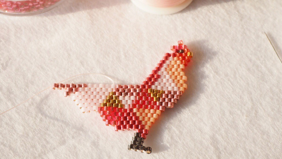 Tissage brick stitch motif coq pour le nouvel an chinois : Etape 4