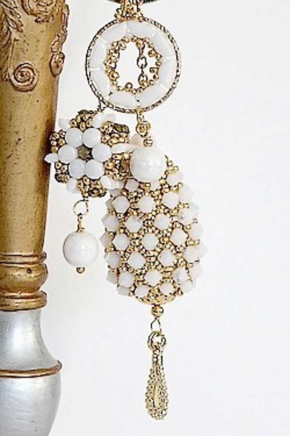 Schéma DIY Bijou de sac en perles perlées Victoria, Léa et Donuts par Puca et support en bois Jesse et Jack Schéma DIY Bijou de sac en perles perlées Victoria, Léa et Donuts par Puca et support en bois Jesse et Jack