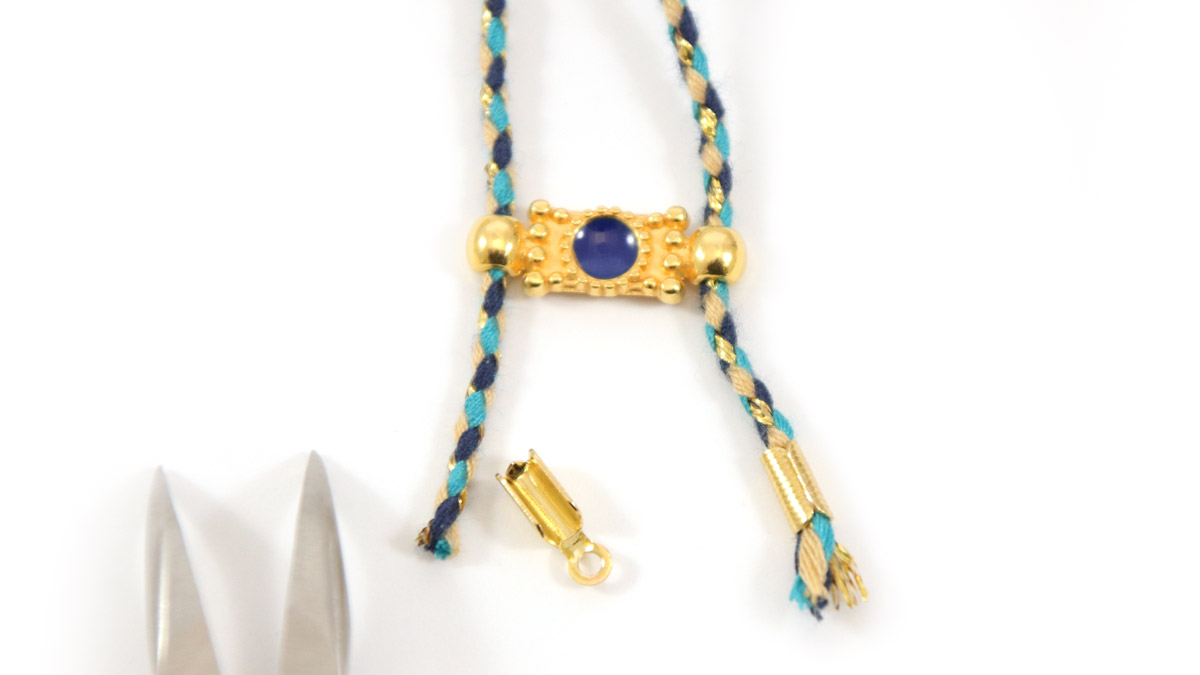 Stacking de colliers style bohème chic en pierres gemmes et breloques : Etape 2