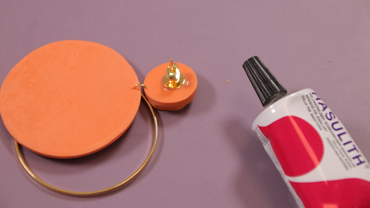 Boucles d'oreilles XL en pâte polymère FIMO effet plissé : Etape 5 Boucles d'oreilles XL en pâte polymère FIMO effet plissé : Etape 5