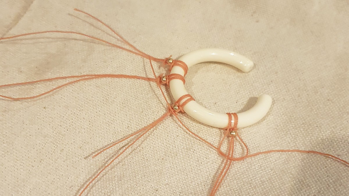 Boucles d'oreilles fantaisie ethnique avec Amazonite et macramé : Etape 3