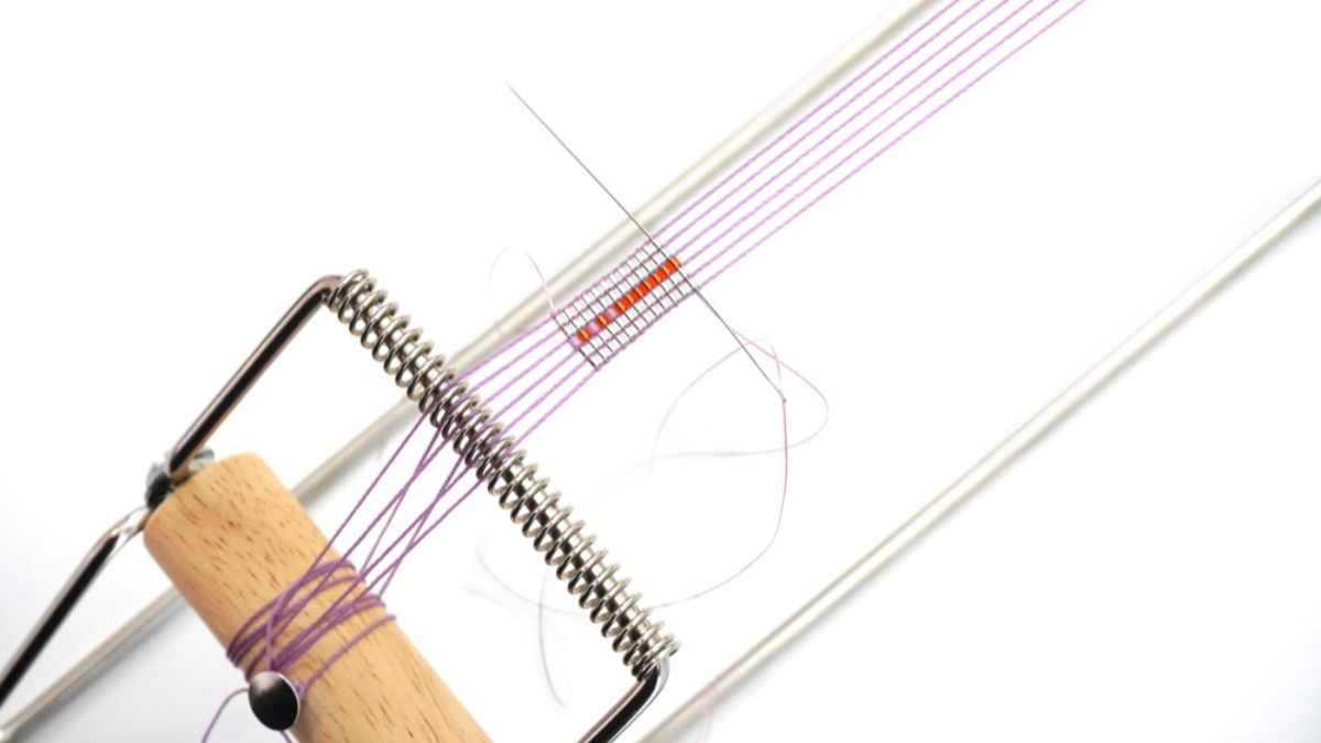 Bracelet Miyuki delicas 15/0 sur métier à tisser : Etape 2 Bracelet Miyuki delicas 15/0 sur métier à tisser : Etape 2