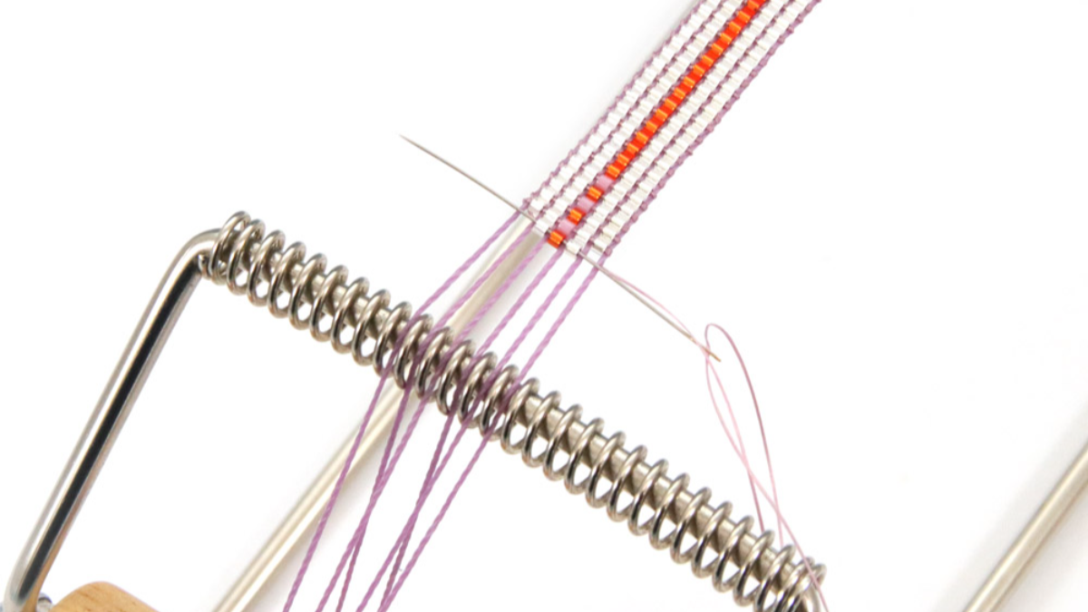 Bracelet Miyuki delicas 15/0 sur métier à tisser : Etape 4 Bracelet Miyuki delicas 15/0 sur métier à tisser : Etape 4