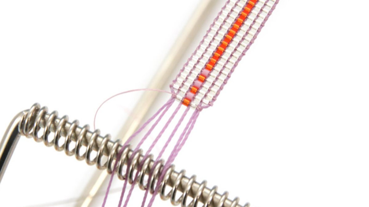 Bracelet Miyuki delicas 15/0 sur métier à tisser : Etape 5 Bracelet Miyuki delicas 15/0 sur métier à tisser : Etape 5