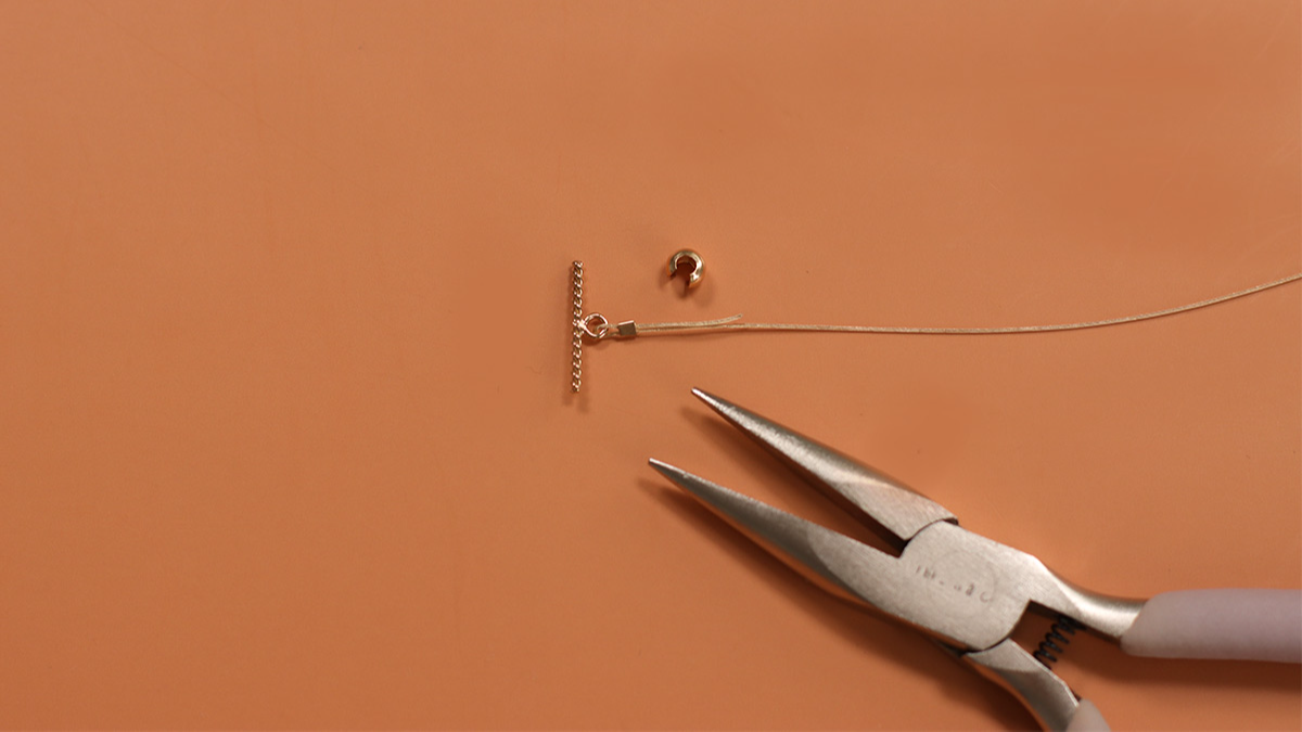 Collier asymétrique avec chaîne Gold filled (or laminé), grenat et cornaline : Etape 4