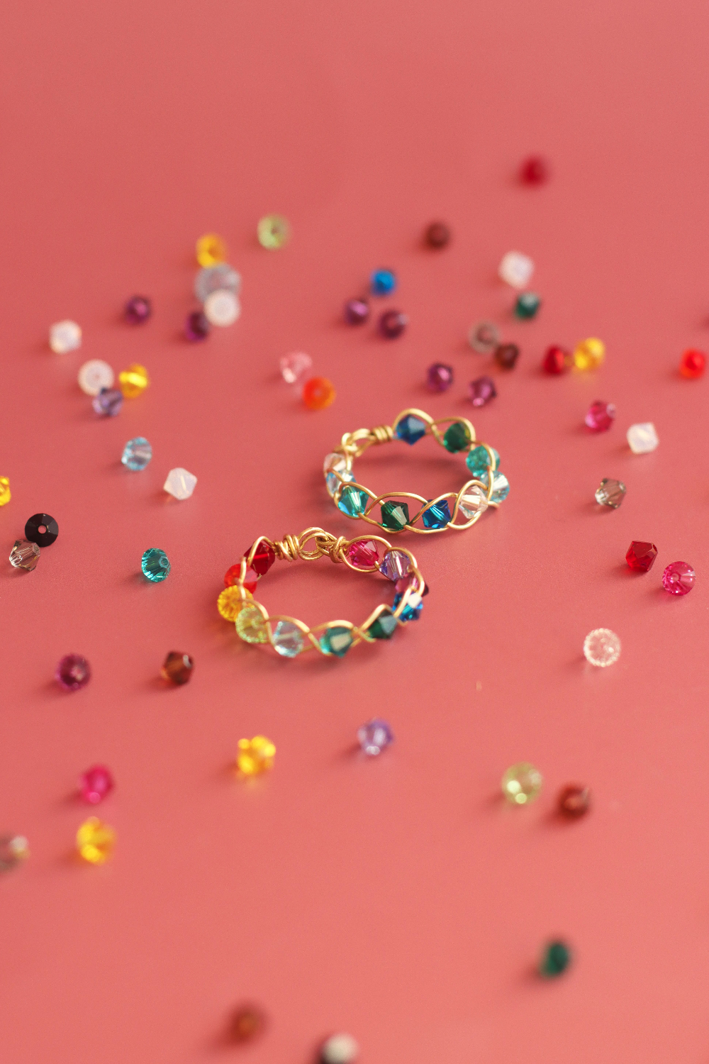 Schéma DIY Bague débutant tressage toupies PureCrystal arc-en-ciel Schéma DIY Bague débutant tressage toupies PureCrystal arc-en-ciel