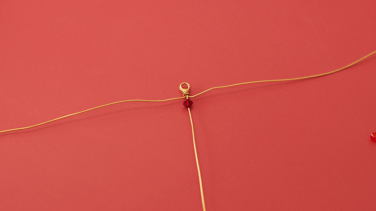 DIY Bague débutant tressage toupies PureCrystal arc-en-ciel : Etape 4 DIY Bague débutant tressage toupies PureCrystal arc-en-ciel : Etape 4