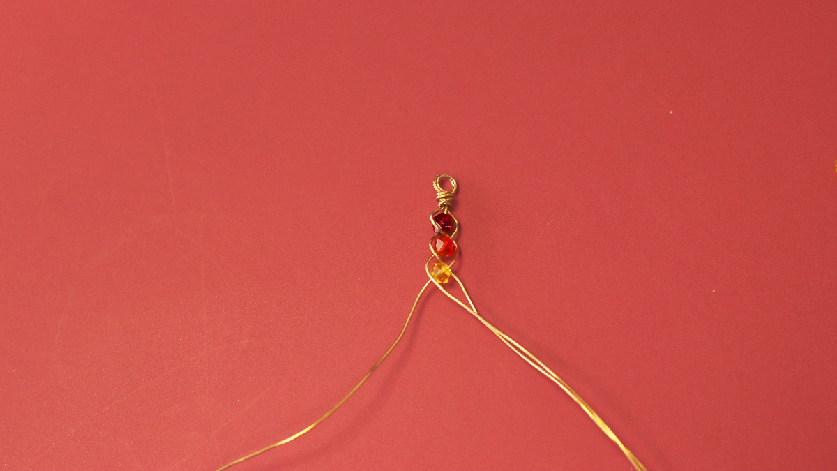 DIY Bague débutant tressage toupies PureCrystal arc-en-ciel : Etape 5 DIY Bague débutant tressage toupies PureCrystal arc-en-ciel : Etape 5