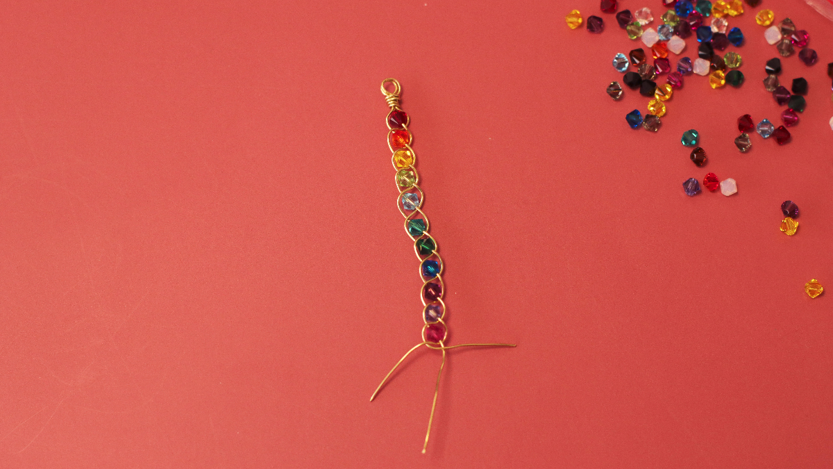 DIY Bague débutant tressage toupies PureCrystal arc-en-ciel : Etape 6 DIY Bague débutant tressage toupies PureCrystal arc-en-ciel : Etape 6