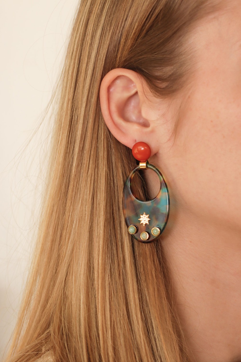 Schéma Boucles d'oreilles pendantes originales en résine et pierres naturelles