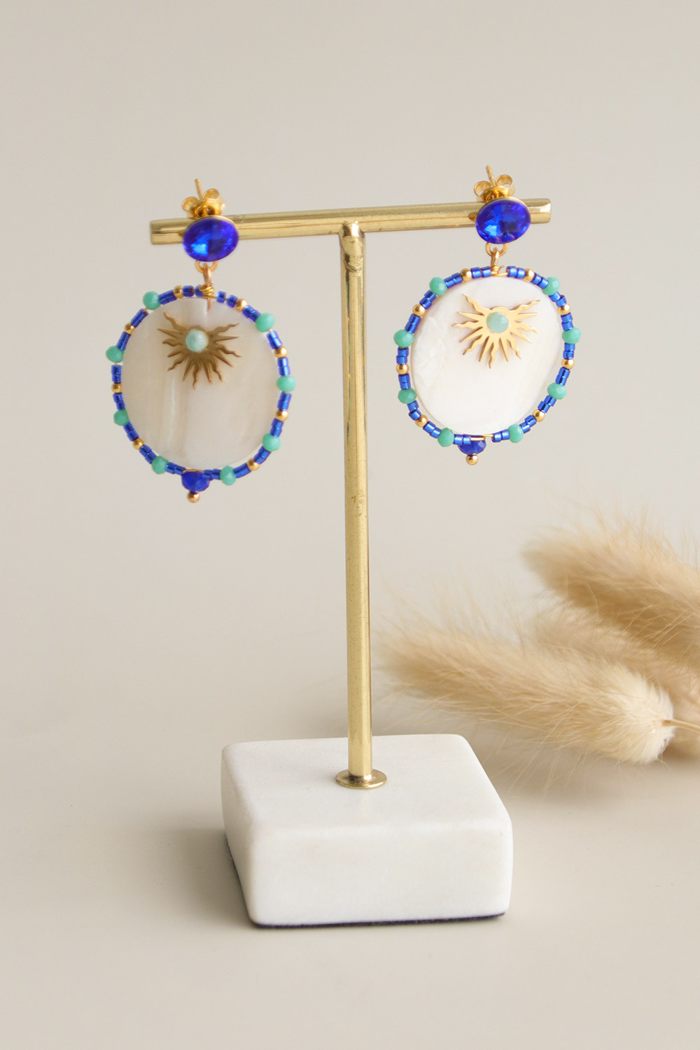 Schéma Boucles d'oreilles Soleil en nacre et perles bleu cobalt