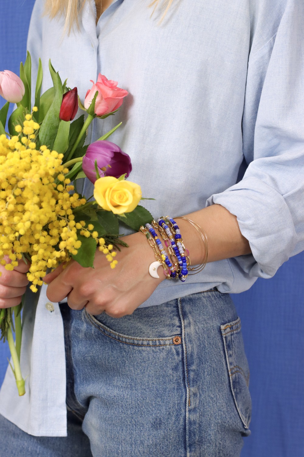 Schéma Bracelet multirang avec perles de rocaille et fleurs marguerite Schéma Bracelet multirang avec perles de rocaille et fleurs marguerite