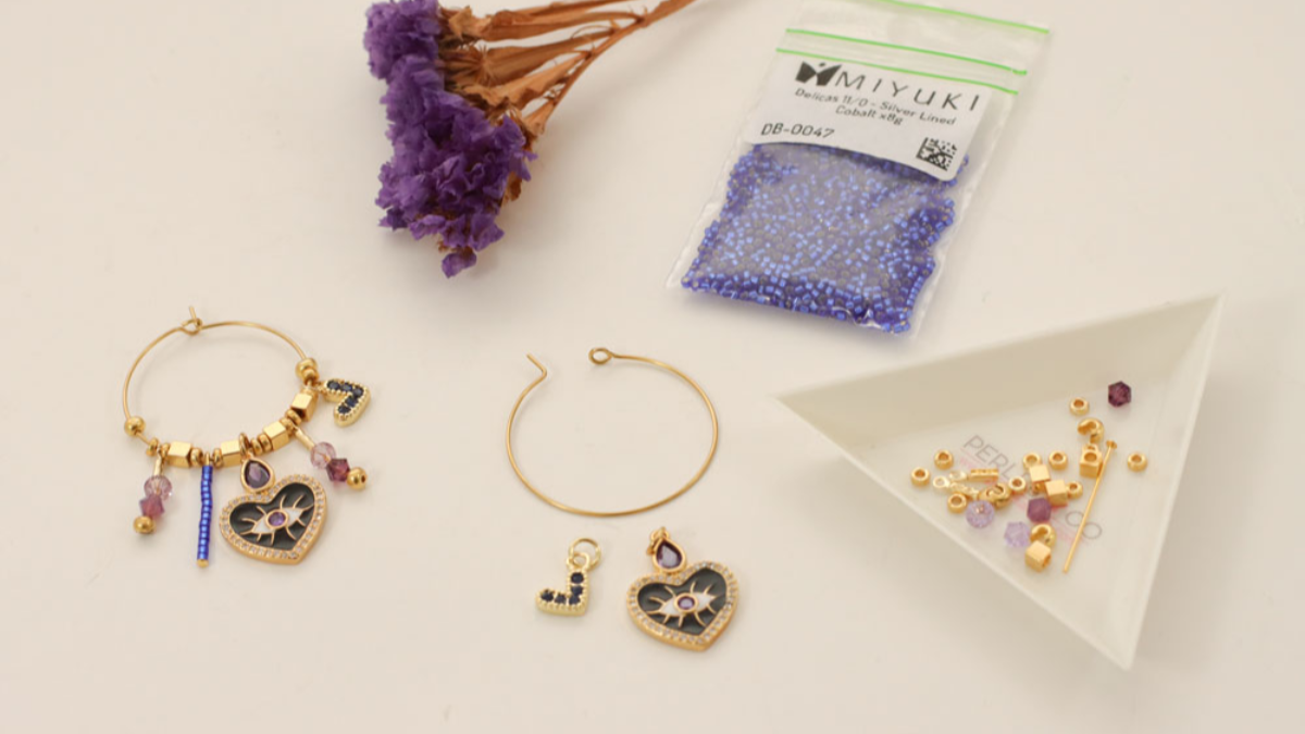 Duo de boucles d'oreilles pendantes avec breloques zircons, toupies PureCrystal et perles Miyuki : Etape 3