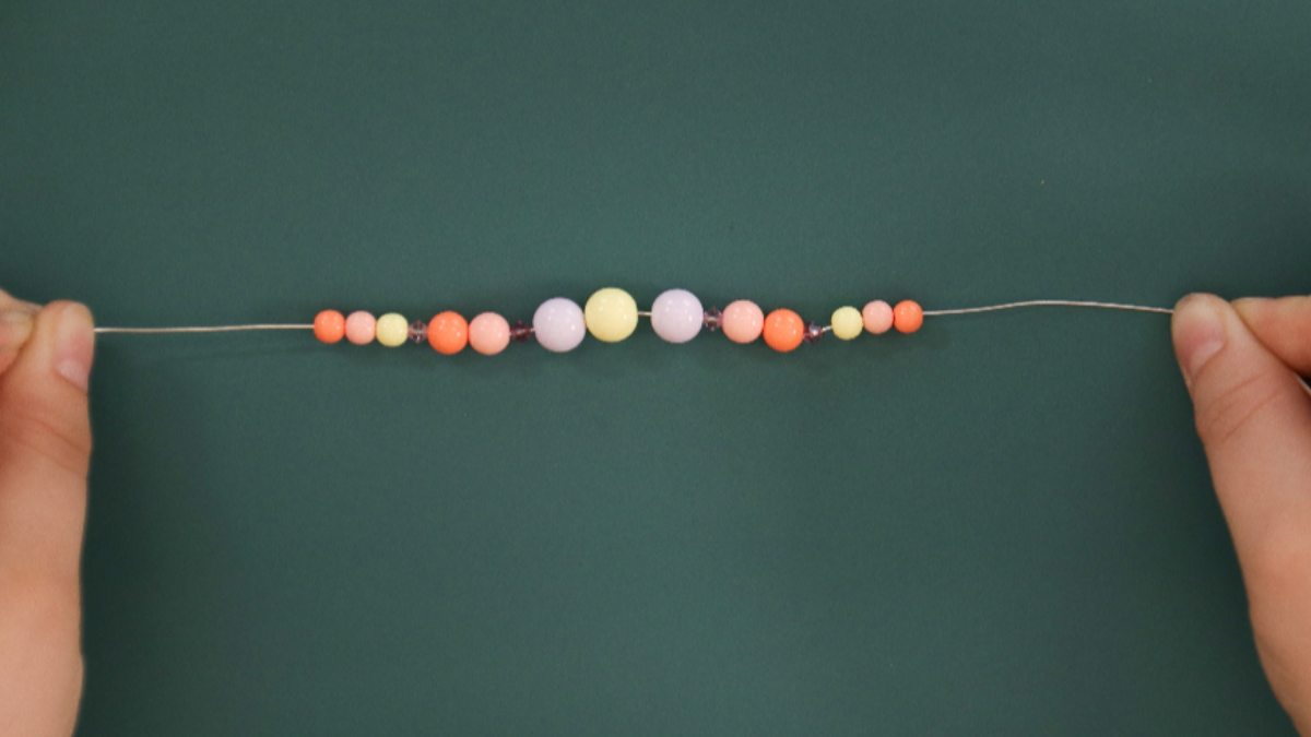 Boucles d'oreilles vintage en perles pastel et toupies violettes : Etape 2 Boucles d'oreilles vintage en perles pastel et toupies violettes : Etape 2