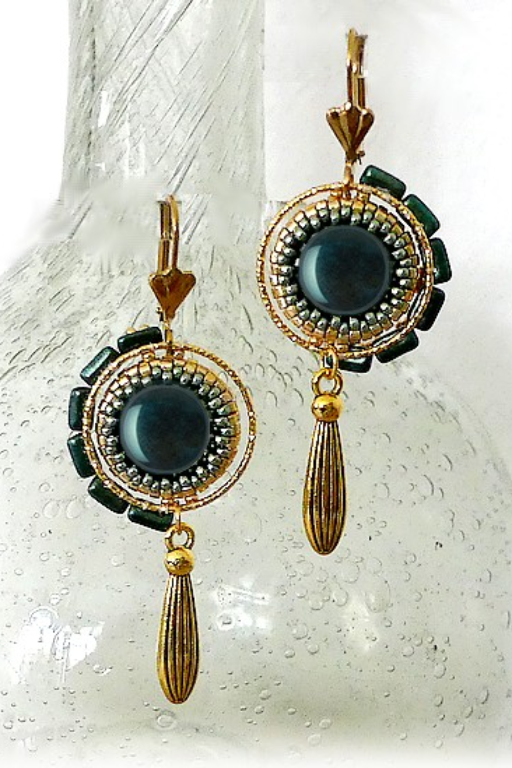 Schéma Boucles d'oreilles Moon avec Rocaille Miyuki, Piros et cabochon par Puca Schéma Boucles d'oreilles Moon avec Rocaille Miyuki, Piros et cabochon par Puca