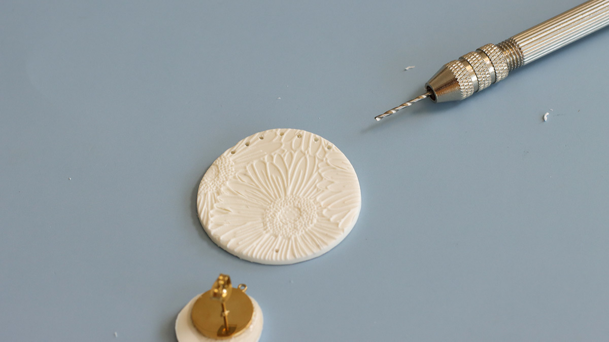 Boucles d'oreilles pâte Fimo avec plaque de texture Moïko : Etape 6