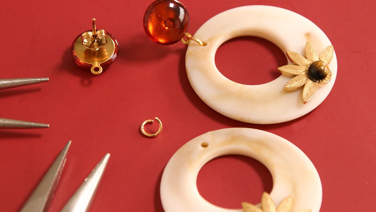 DIY débutant boucles d'oreilles tendances en résine et acier inoxydable doré : Etape 6