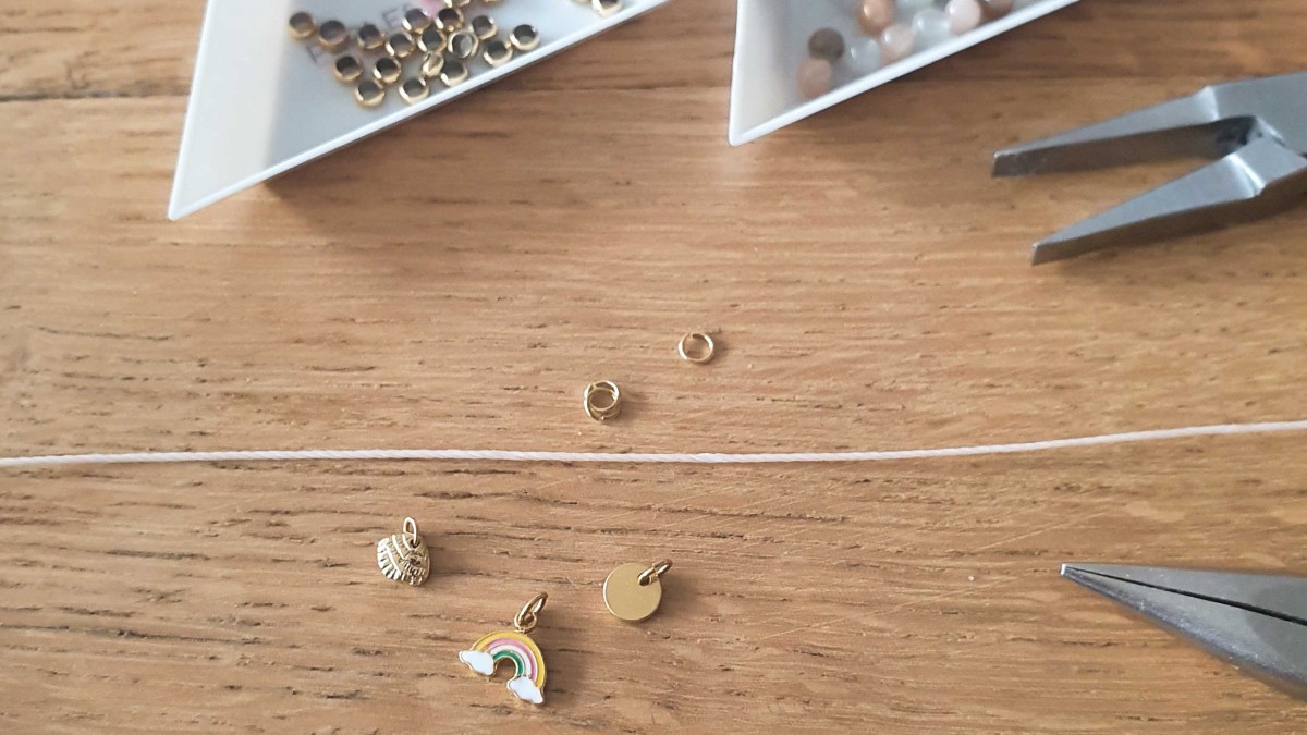 Bracelet Mère Fille duo en acier inox doré et Pierre de Lune : Etape 1 Bracelet Mère Fille duo en acier inox doré et Pierre de Lune : Etape 1