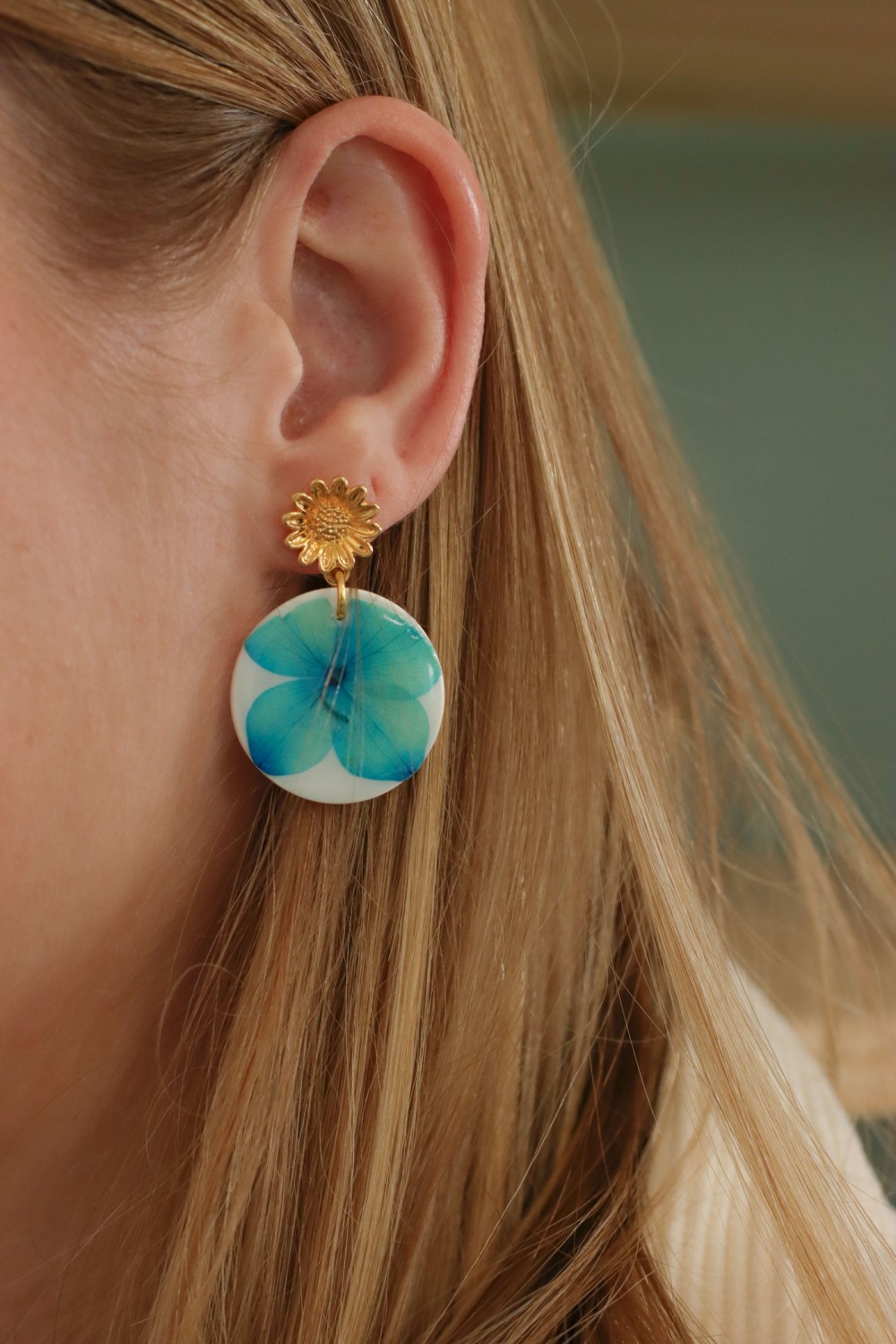 Schéma Boucles d'oreilles polymère et résine avec des fleurs d'hortensias séchées