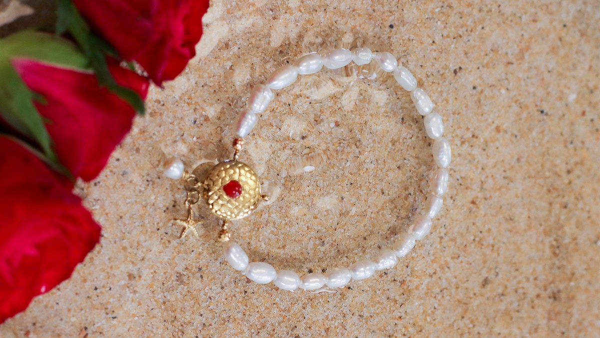 Schéma DIY Bracelet perles d'eau douce, pendentif rond martelé et breloque étoile de mer en acier inoxydable