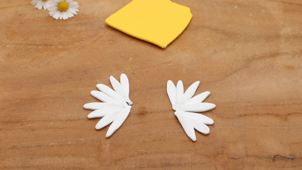 Boucles d'oreilles fleurs pâquerettes en pâte Fimo : Etape 3