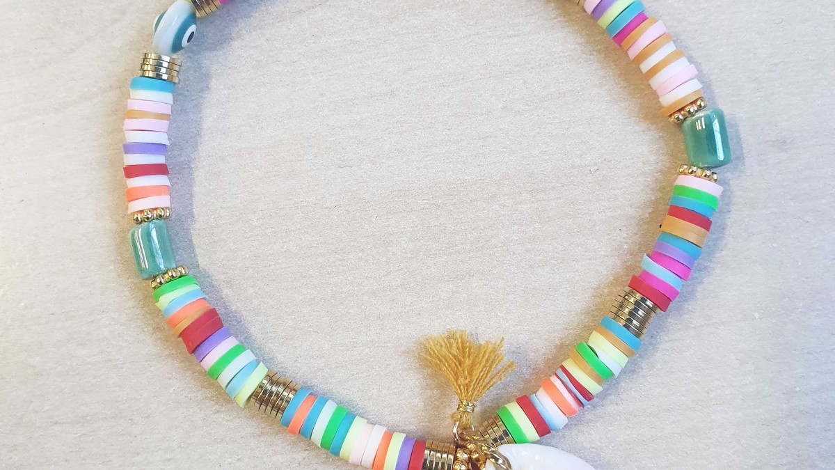 Chevillère bijoux femme avec perles heishi et coquillage cauris : Etape 3