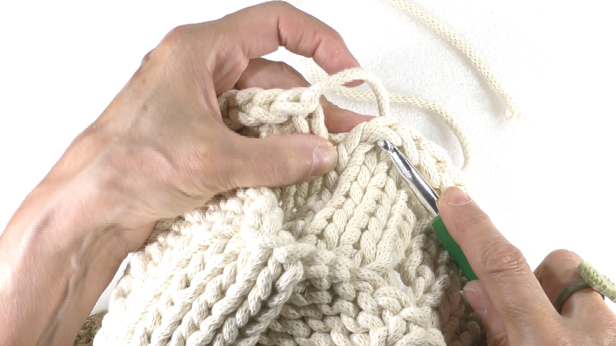 DIY sac en tricot et crochet avec matières naturelles : Etape 7