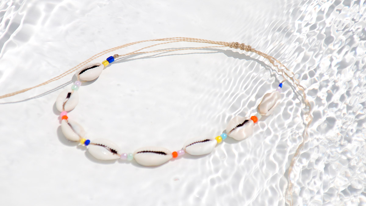 Bijoux fantaisie : quels bijoux résistent à l'eau ? Bijoux fantaisie : quels bijoux résistent à l'eau ?