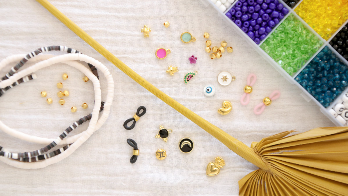 DIY Cordon Lunettes avec des perles colorées ou noires et dorées : Etape 1