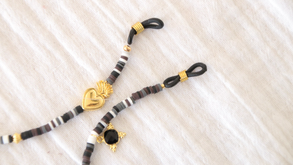 DIY Cordon Lunettes avec des perles colorées ou noires et dorées : Etape 2