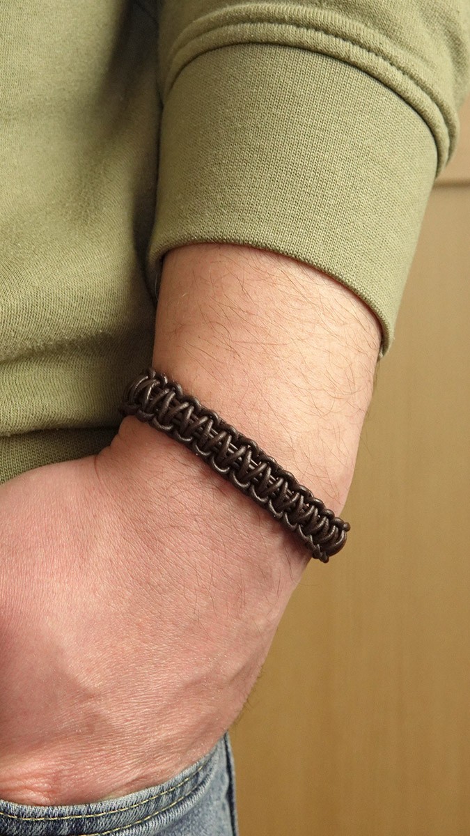 Schéma Bracelet macramé homme cordon cuir et fermoir manille Schéma Bracelet macramé homme cordon cuir et fermoir manille