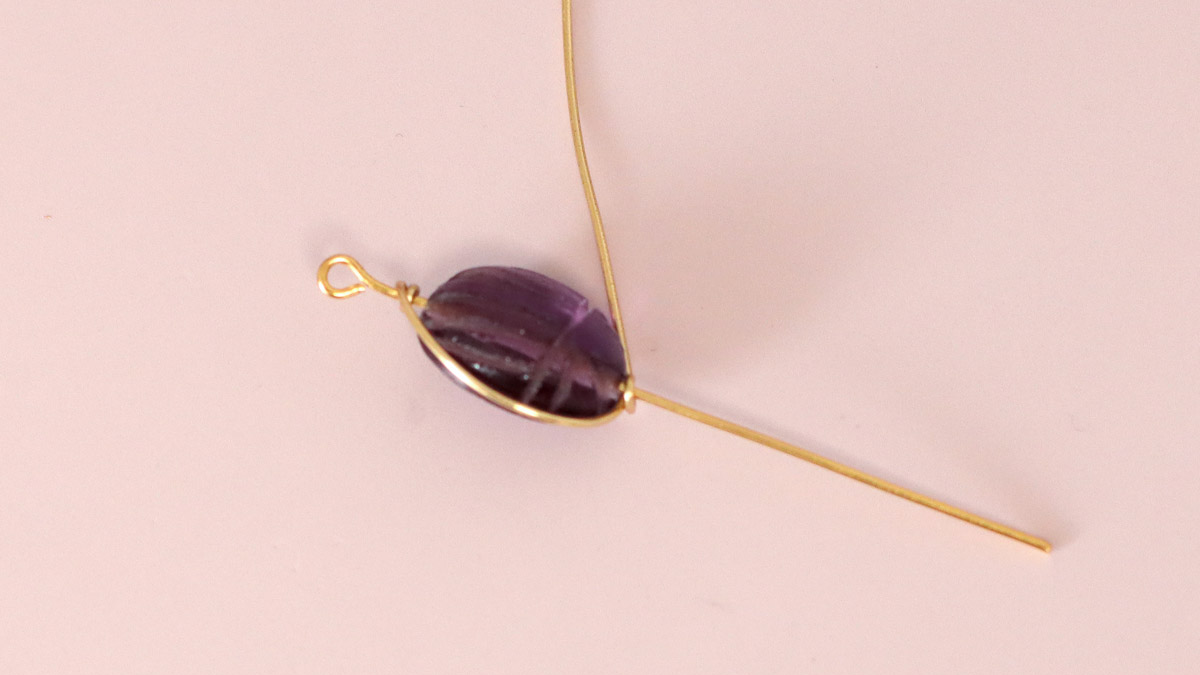 Bracelet Pierre gemme sertie avec du fil métallique scarabée en Amethyste : Etape 2