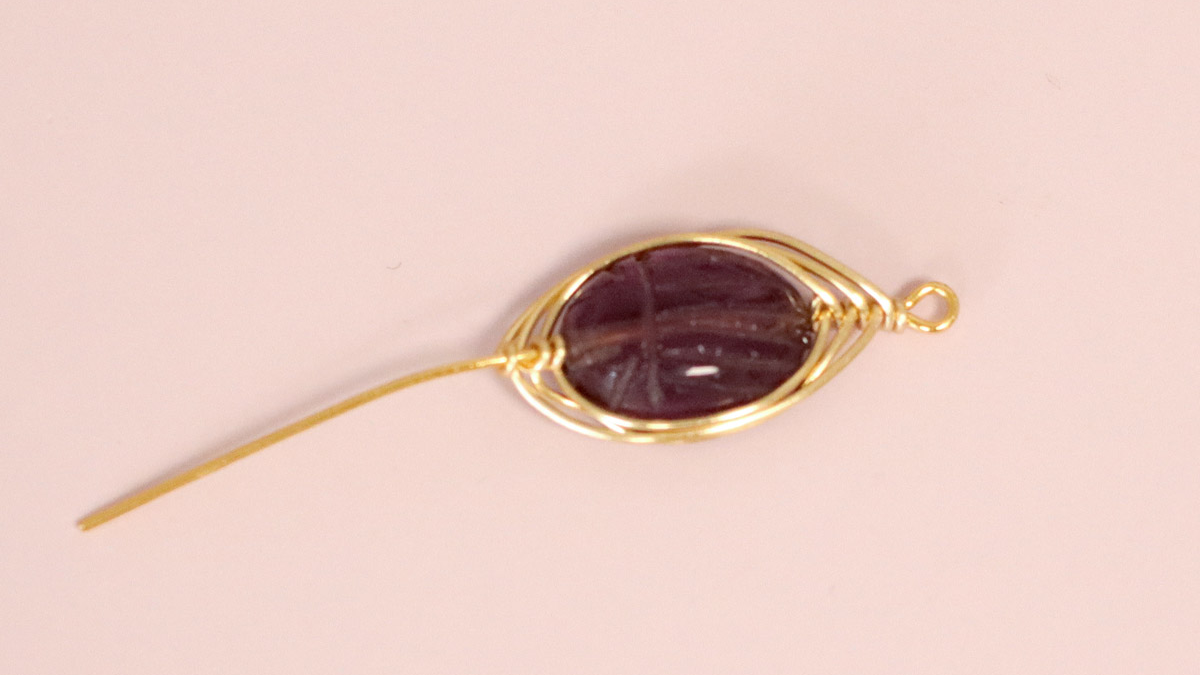 Bracelet Pierre gemme sertie avec du fil métallique scarabée en Amethyste : Etape 4