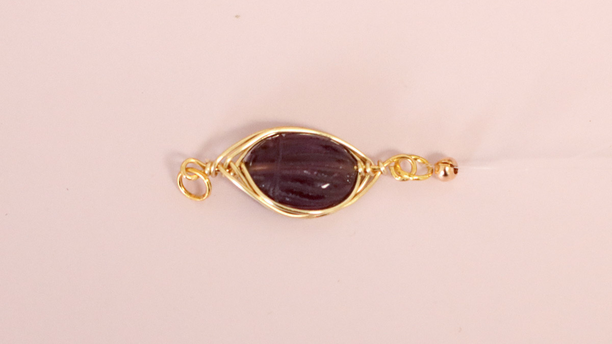 Bracelet Pierre gemme sertie avec du fil métallique scarabée en Amethyste : Etape 6