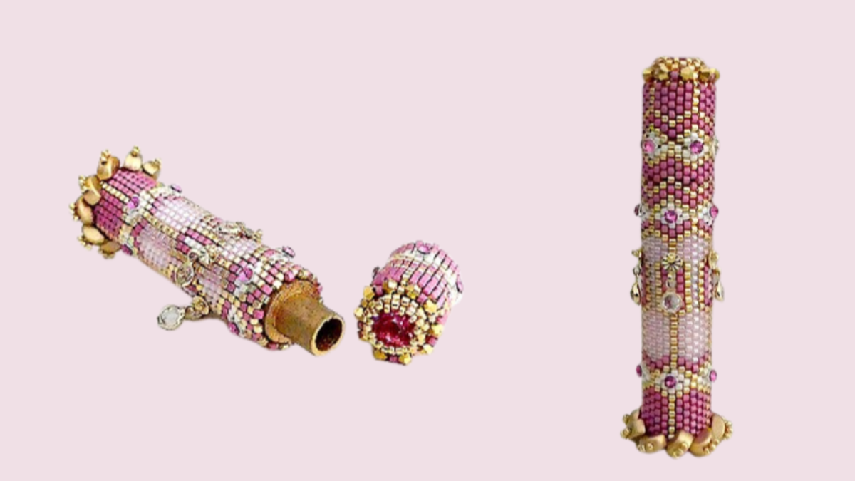 Schéma DIY Etui à Aiguilles Dora par Puca avec support en bois et perles en verre kos