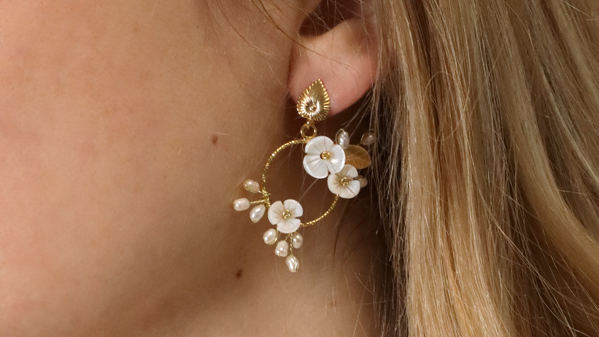 Boucles d'oreilles de mariage fleurs en nacre