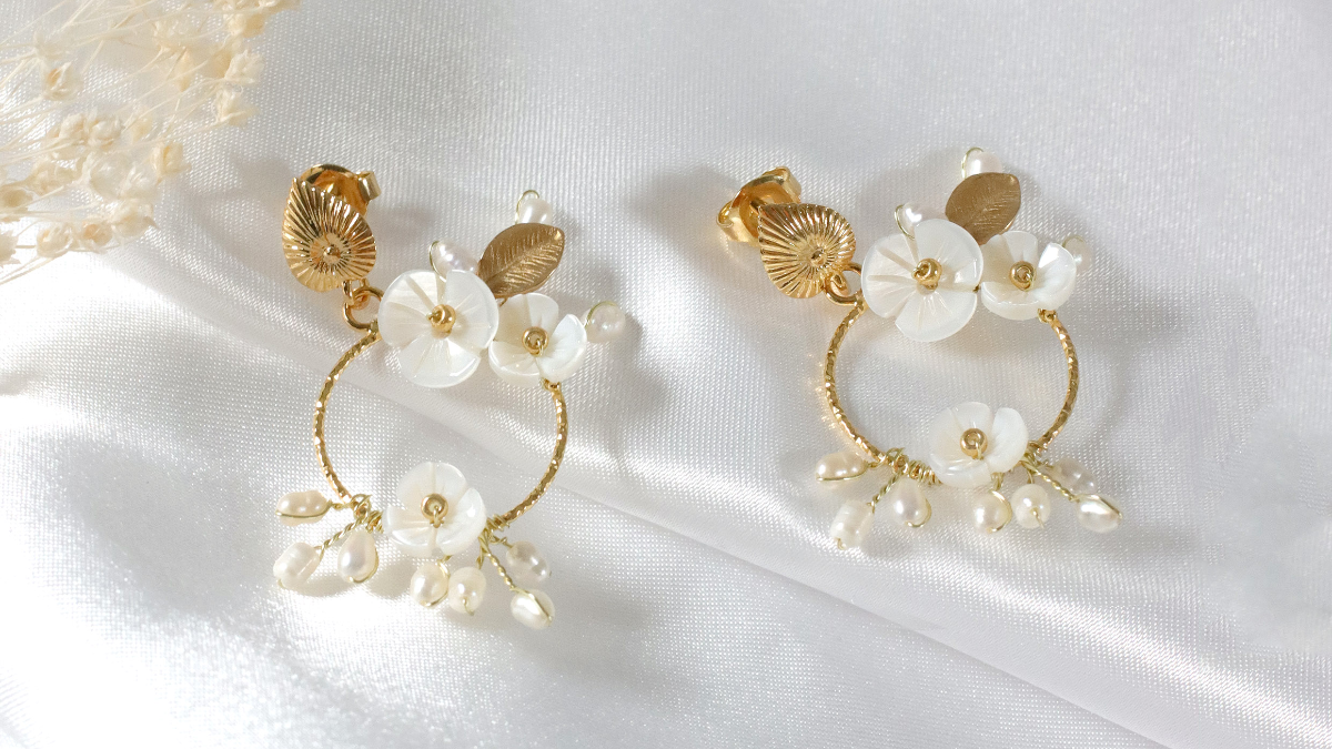 Schéma Boucles d'oreilles de mariage fleurs en nacre Schéma Boucles d'oreilles de mariage fleurs en nacre