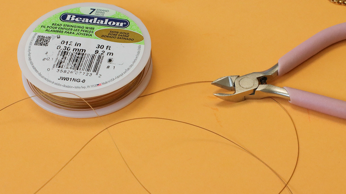 DIY Collier ras de cou avec perles rocailles et donuts : Etape 3 DIY Collier ras de cou avec perles rocailles et donuts : Etape 3