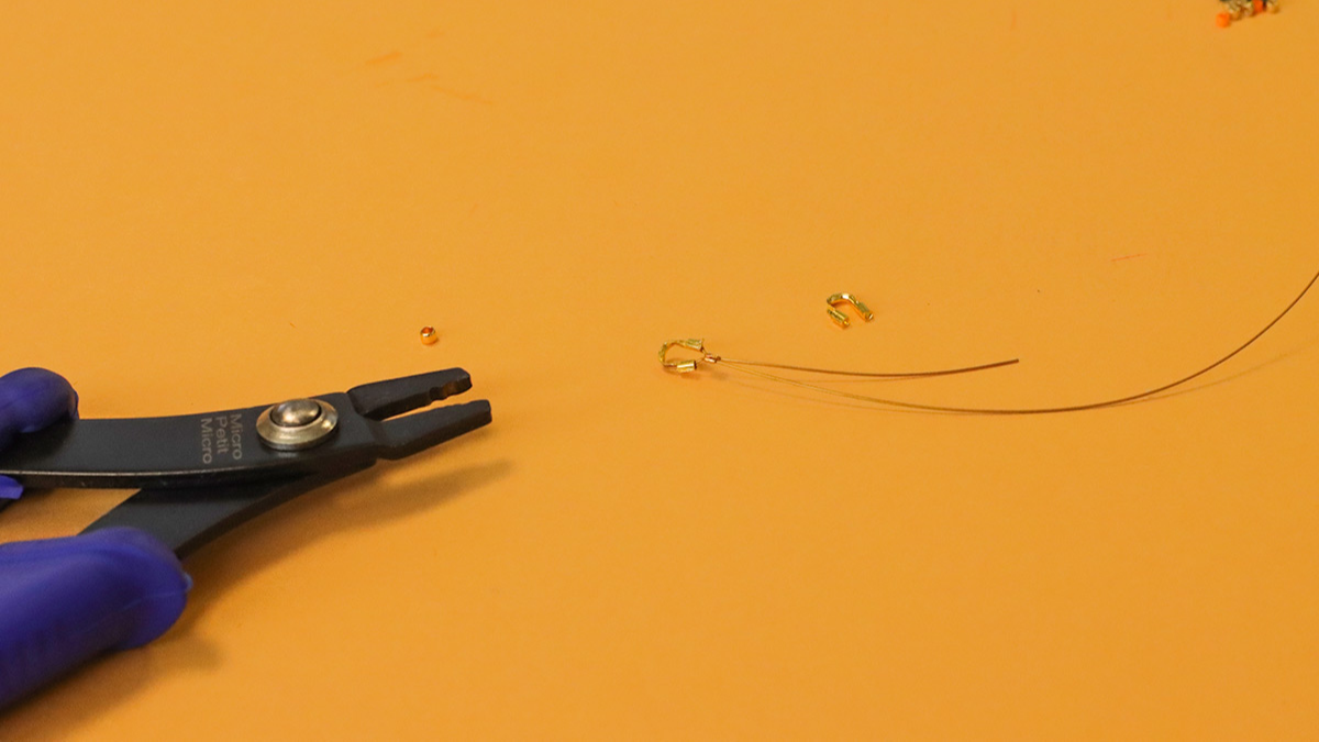 DIY Collier ras de cou avec perles rocailles et donuts : Etape 4 DIY Collier ras de cou avec perles rocailles et donuts : Etape 4